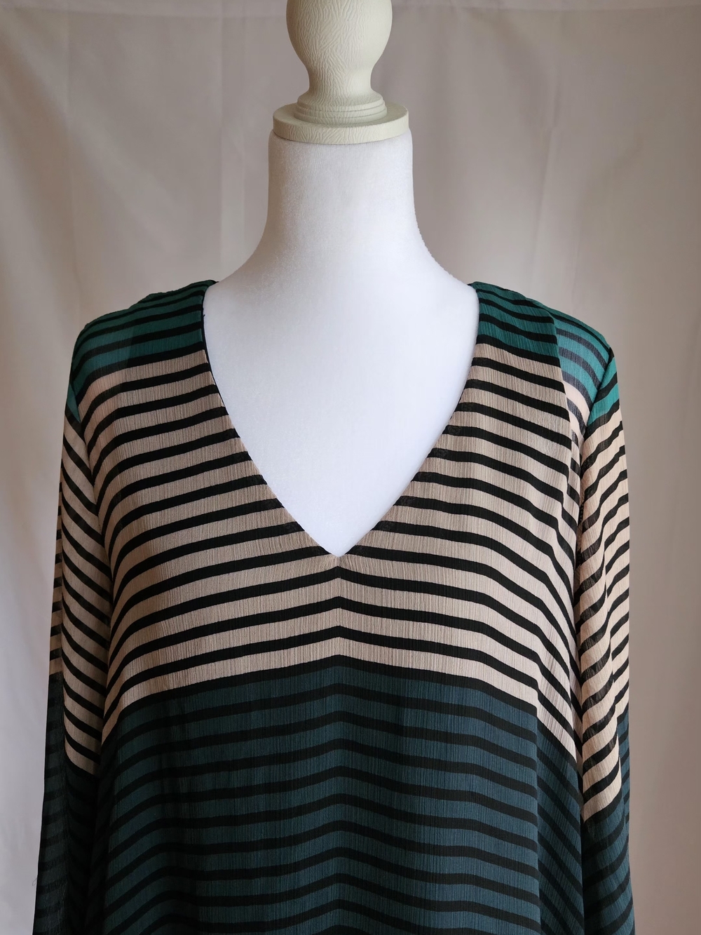 ​ECI New York Shift Dress Size 8 Striped V-Neck Bell Sleeve Sheer Overlay Teal - Picture 3 of 15